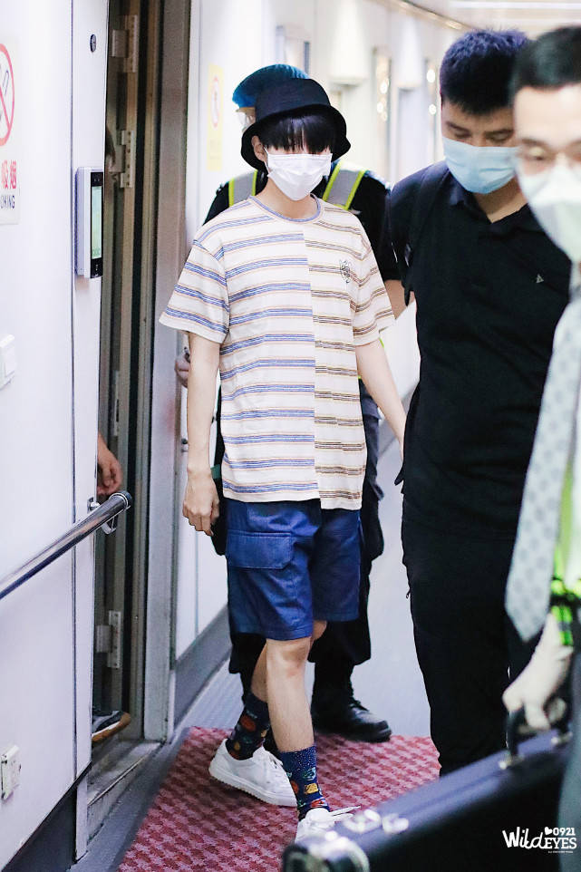 餐厅|原创王俊凯录制中餐厅路透照曝光，期待王经理的再次回归！