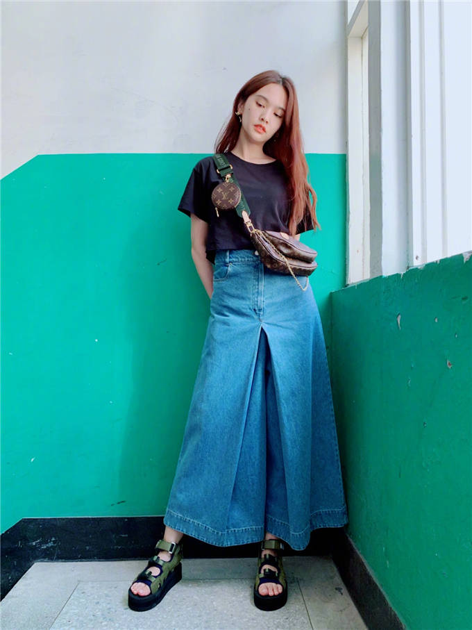 原创爱笑女孩杨丞琳,日常私服舒适有气质,难怪爱情也甜蜜蜜