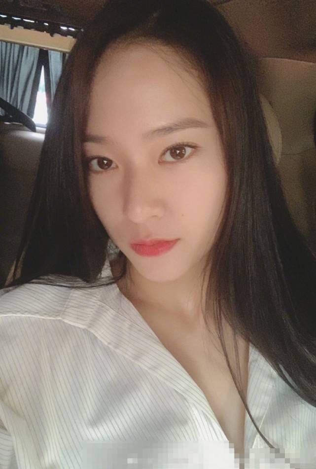 近照|原创减肥成功的郑秀晶近照,长发的她越来越清新温婉,气质都比以前好