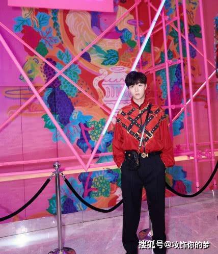 衬衫|陈立农终于改变了,穿艳色衬衫搭金项链似大佬,叫人看呆了