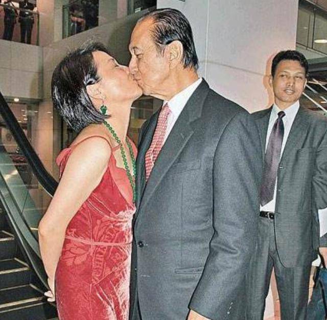 蓝琼缨|赌王四位太太年轻旧照比美：三太娇憨有福相，二太颜值很一般