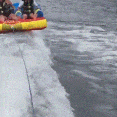 水上冲浪有风险,记得买保险