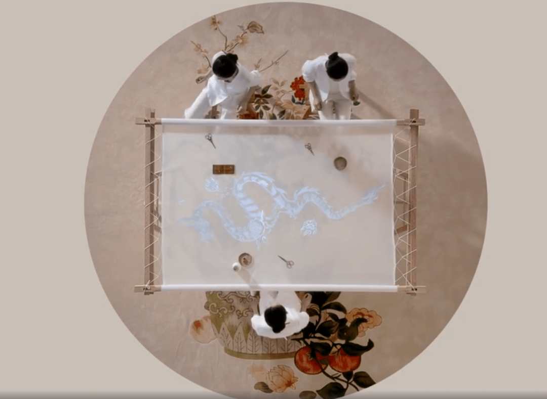 争议|杜鹃最新广告大片再上热搜惹争议，网友：杜鹃也太委屈了吧！