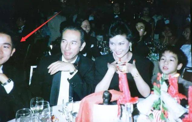 父亲|原创赌王葬礼上，何超琼让旧爱与父亲同框：原来，她一直未能忘记他