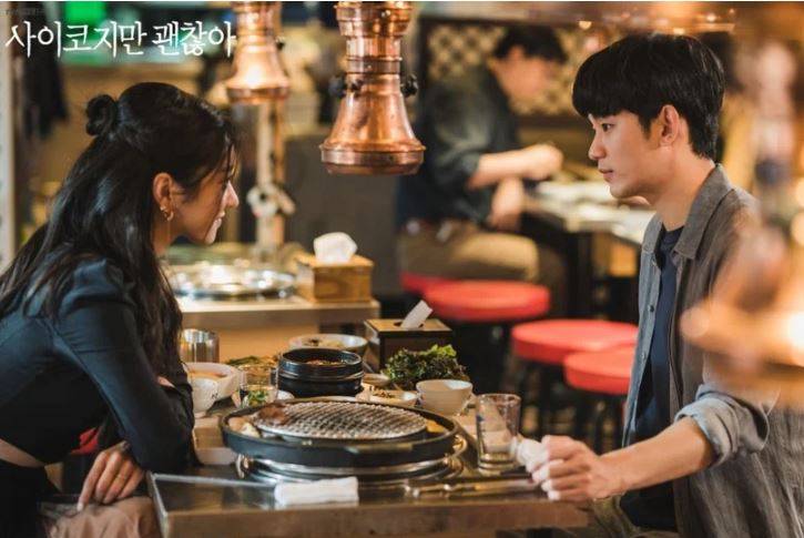 《虽然是精神病但没关系》金秀贤和徐睿知在剧中很有火花,戏外讨论度