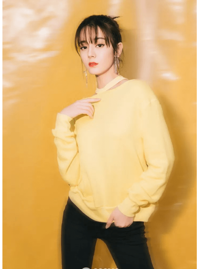 热巴|热巴重回颜值巅峰,剪刘海变身人间芭比,真是换刘海如换脸吗?