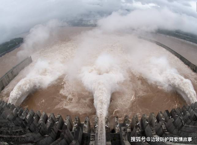 受强降雨影响,湖北宜昌:"长江2020年第2号洪水"进入三峡水库