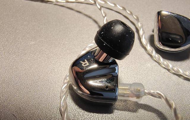 外观|奇思妙想，彻底改写耳机圈传统外观，千元以下听女声福音