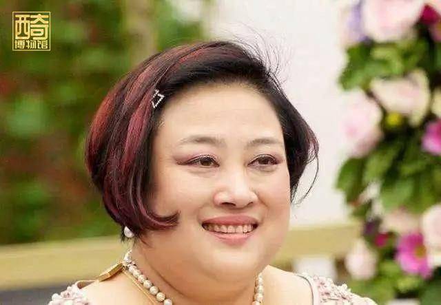 苏提|原创连发5条动态送祝福？离婚后还让68岁泰王惦记的，只有挚爱颂妃