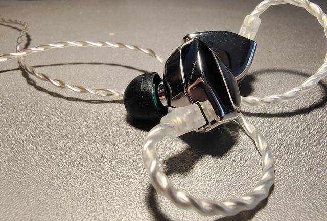 外观|奇思妙想，彻底改写耳机圈传统外观，千元以下听女声福音