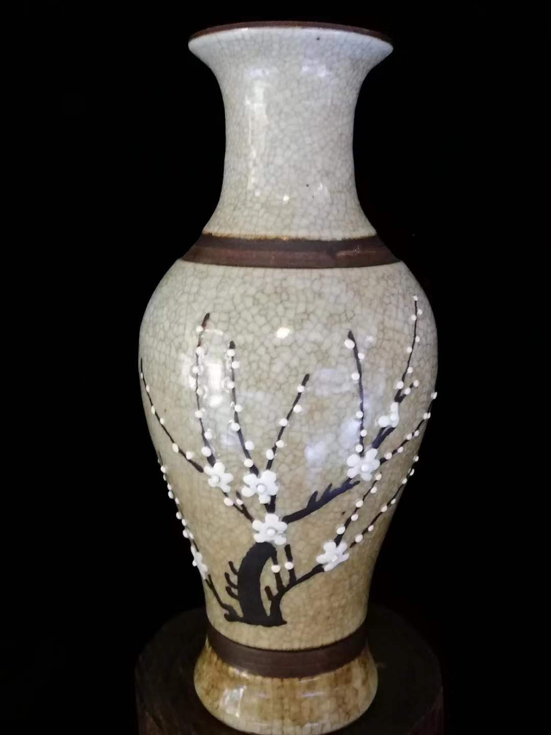 线条|清中期精品瓷器鉴赏：哥釉梅花堆花观音瓶