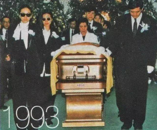 父亲|原创赌王葬礼上,何超琼让旧爱与父亲同框:原来,她一直未能忘记他