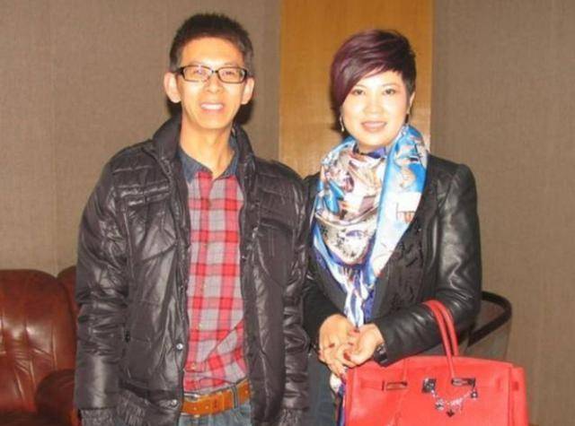 被外国男友骗三千万,二婚嫁小13岁“丑男”,现满脸玻尿酸