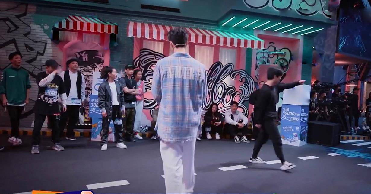 《这就是街舞3》队长大秀王一博倒数,直言扒别人来跳很不respect
