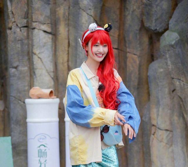 包袱|原创偶像包袱太重的郑爽，上综艺划水玩游戏作弊，水都要“假喝”？