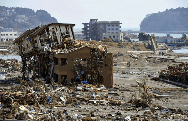 原创遇到地震,让孩子明白这几点不可取,掌握逃生方法很关键