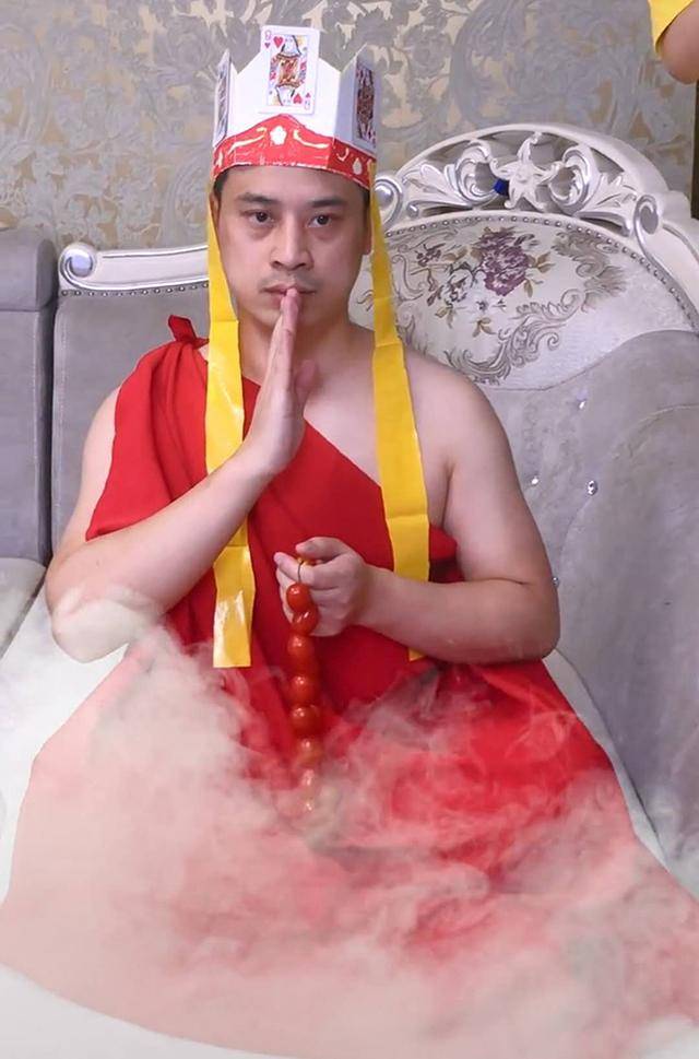 一家五口COS西游记师徒,妈妈大肚子“道具”最值钱,网友:快到女儿国了吧 一家五口COS西游记师徒,妈妈大肚子“道具”最值钱,网友:快到女儿国了吧