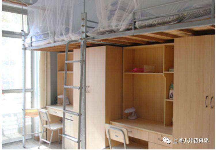 学校开设8条线路的学生班车,每座每月900元,可达古北,徐泾,九亭,莘庄