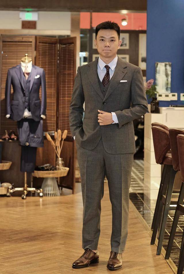 定制|萨唯尔 | 爱就要有仪式感，用专业和热情定制私人结婚礼服