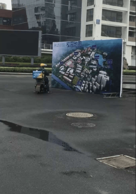 原创
搞笑GIF:健身房的宣传海报,不办卡都对不起招牌