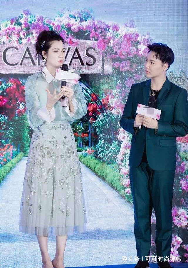 雕花|洪欣衣品突飞猛进!穿薄荷绿衬衫配雕花裙,露上身内搭洋气又高级