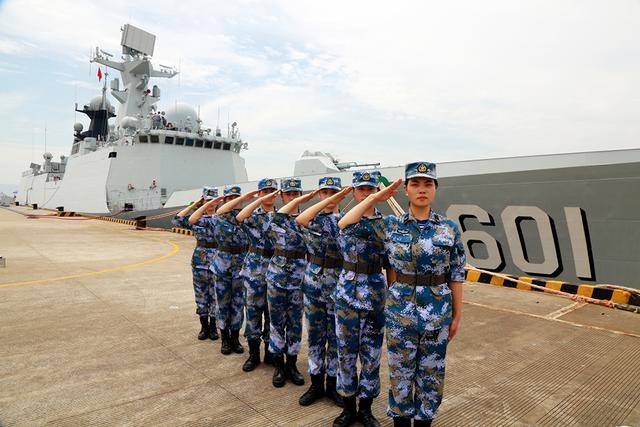 揭秘舰艇女兵:看她们如何在大洋之上乘风破浪_海军