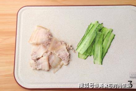 五花肉|切一切，浇汁就上桌，酸辣爽滑，鲜香不腻夏天吃肉很简单