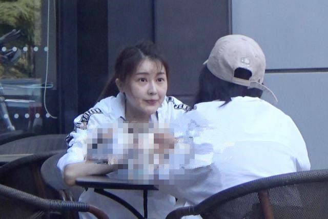 水灵|甘薇素颜状态挺好，白皙肌肤水灵水灵的，一点看不出有任何瑕疵！