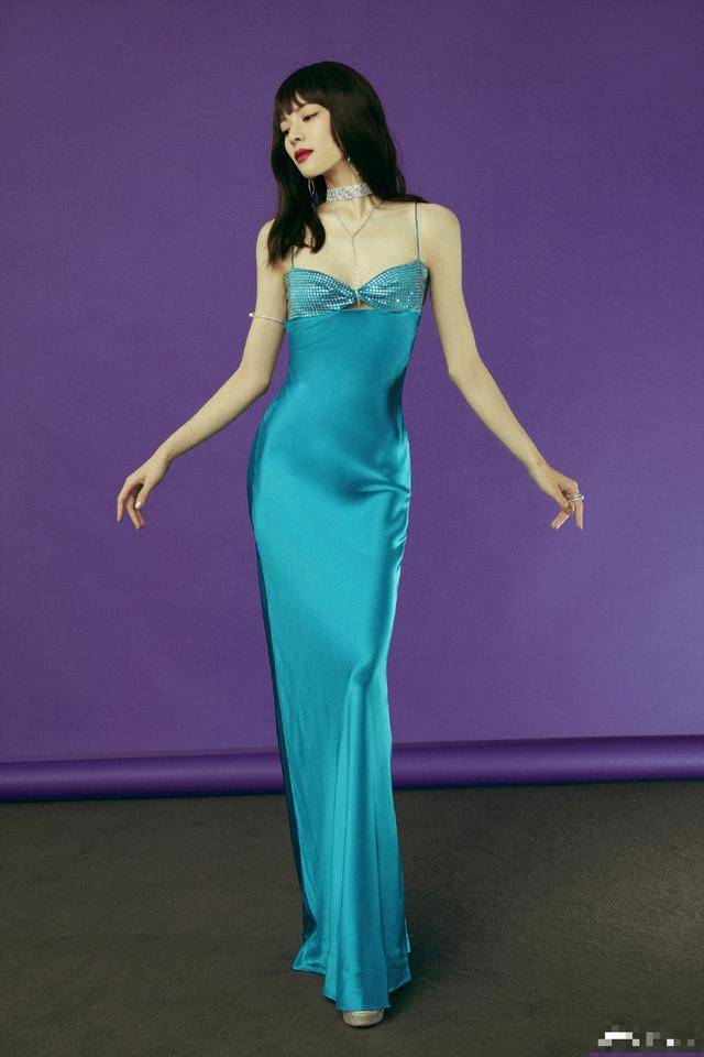 佟丽娅|综艺造型，钟楚曦港风复古明艳，佟丽娅衣品提升却被表现力扣分