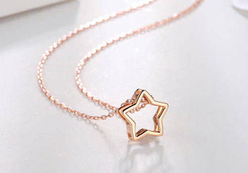 项链|夏天怎样佩戴饰品？适宜什么样的装扮？