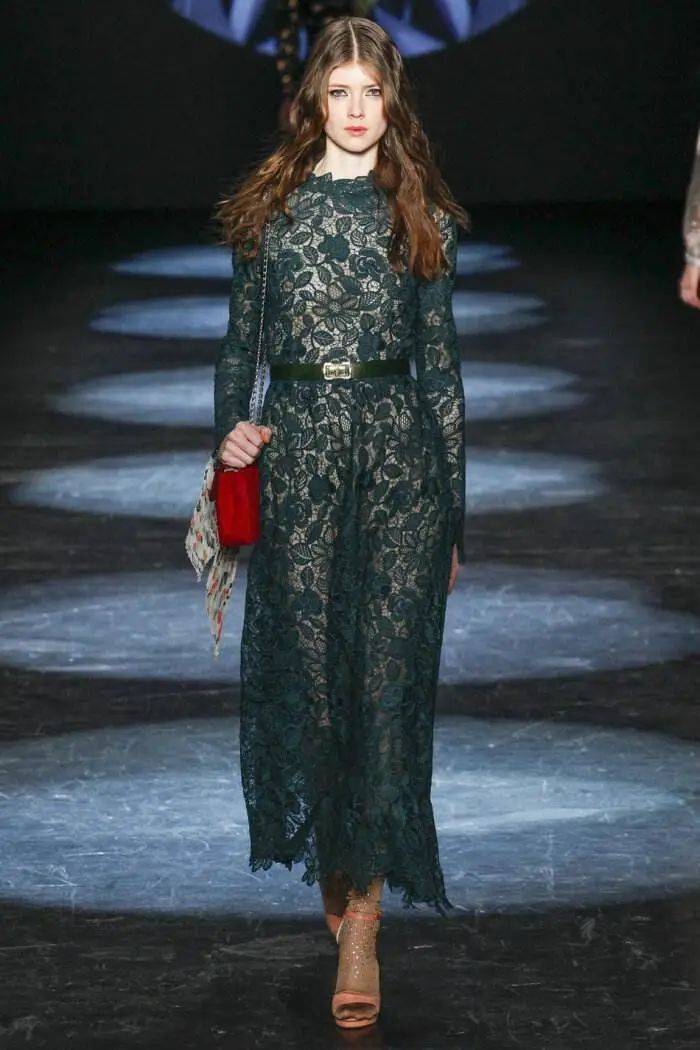 伊丽莎白|盛夏里择一缕蕾丝，不负爱与美