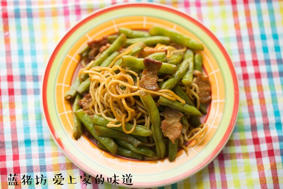 豆角|一人一大碗都不够天天妈妈怎样做焖面？营养美味