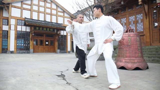 雷雷|太极雷雷：练习传统武术未必能实战，锻炼身体有什么不行呢