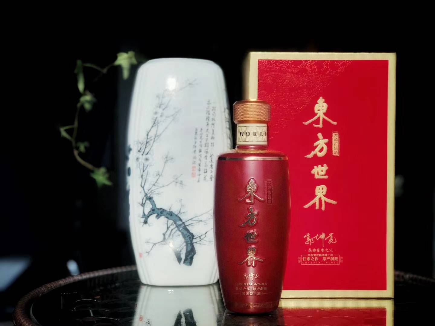 东方世界柔雅酱香酒,剔透色,悠长香,绵柔味,没有辣意刺喉,只有沁人