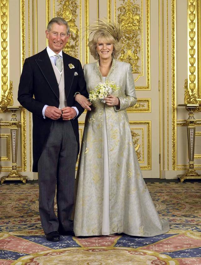 原创英国王室婚纱比美:凯特王妃的最贵,尤金妮公主的最励志