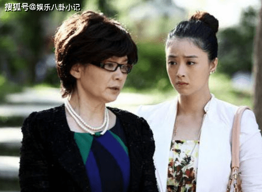 原创国家一级演员，曾为了事业致终生未育，61岁做奶奶的年纪当了妈妈