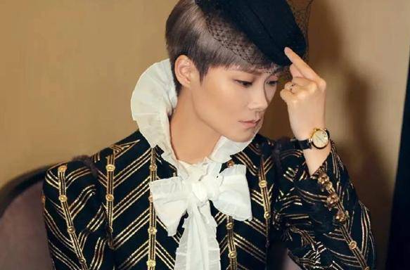 范爷|代言珠宝范爷霸气外露，李宇春英气十足，唯独她贵气满满