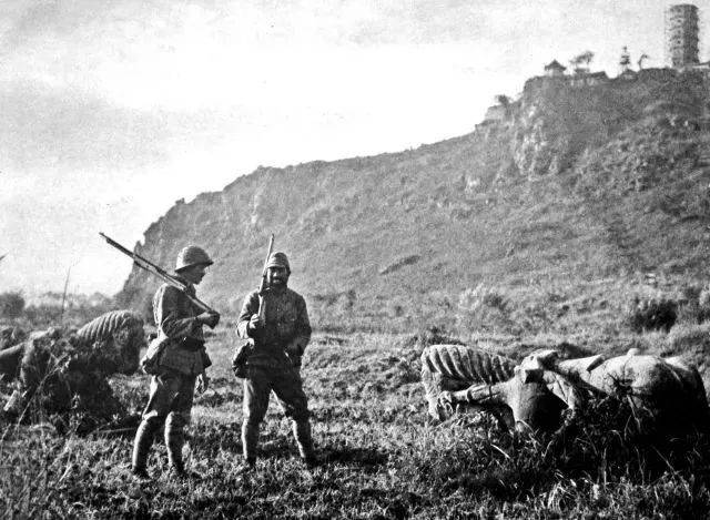 观点评论|一张淞沪会战国军士兵的老照片,很多人感动的哭了,结果是假的