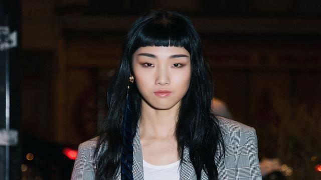 摄影师发文称也曾被徐明朝嘲笑口音，称赞Yamy待