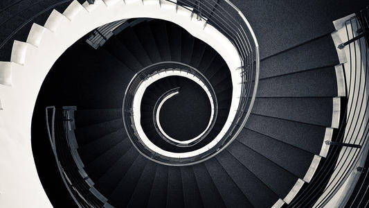 电梯间|品牌齐聚电梯间，梯媒巨头回暖格局稳定