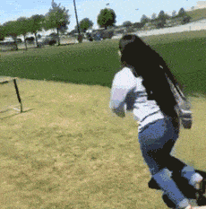 原创搞笑gif:好像真没有什么事,能难倒女汉子