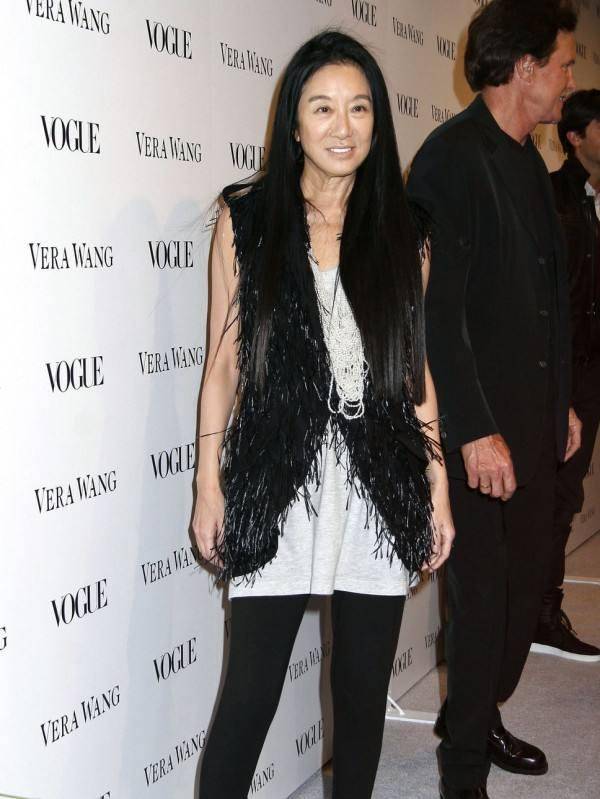 王薇薇|她是娱乐圈顶级设计师,70岁却有20岁体态,脸部下拉狂似衰老症