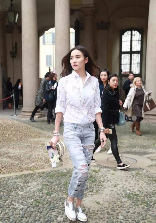 凉鞋|完爆小白鞋！这双神仙凉鞋跪求你买，巨显腿长！