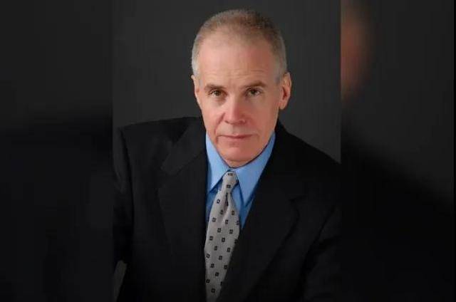 "爱泼斯坦诅咒"?法官刚接案,家中就枪