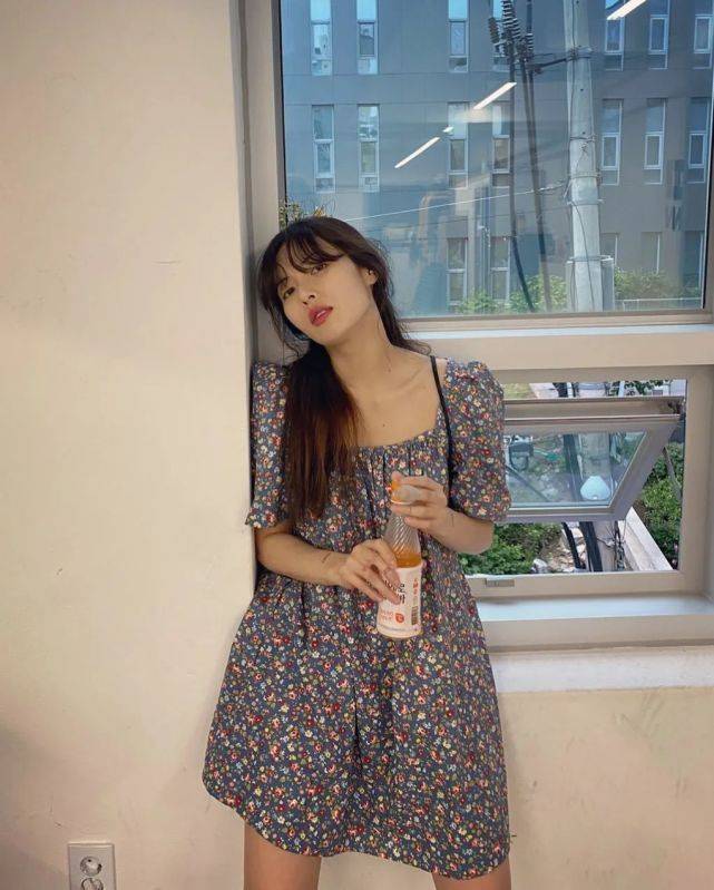 潮流|“泫雅风”又来了？示范2020碎花裙潮流穿搭，甜酷少女味十足