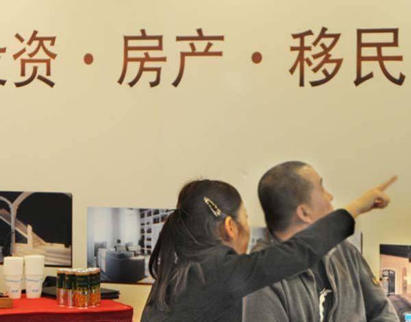 李嘉诚带头后，2019年1.5万富翁出走中国