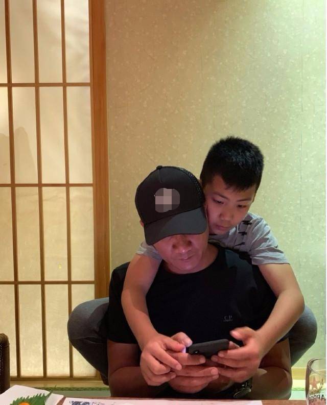 原创胡军儿子参加户外拉力赛,12岁身高瞩目长相帅气,父亲以其为傲 原创胡军儿子参加户外拉力赛,12岁身高瞩目长相帅气,父亲以其为傲