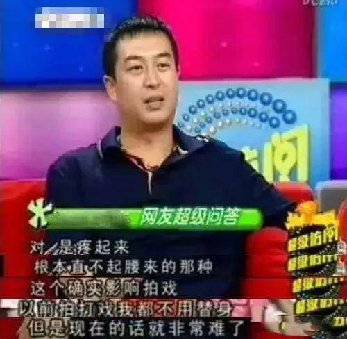 脑门|50岁张嘉译头发花白走路佝偻，女儿皮肤黝黑脑门宽大，不像父母