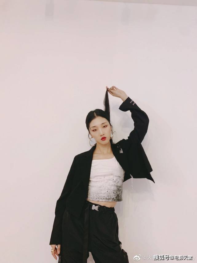 在线吃老公的瓜！玲花手滑点赞diss徐明朝的微博