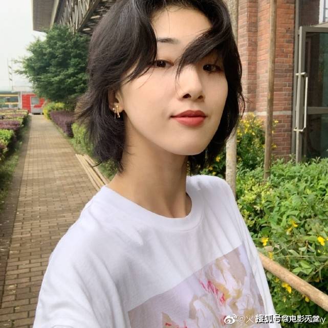 在线吃老公的瓜！玲花手滑点赞diss徐明朝的微博